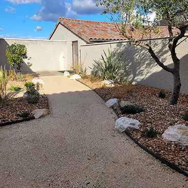 Aménagement jardin par le paysagiste Vert et Bois situé à Mours Saint-Eusèbe près de  Romans-sur-Isère dans la drôme