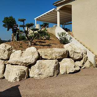 Enrochement de jardin à Romans-sur-Isère par le paysagiste Vert et Bois