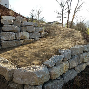 Aménagement de jardin, enrochement par le paysagiste Vert et Bois situé à Romans-sur-Isère dans la Drôme 26
