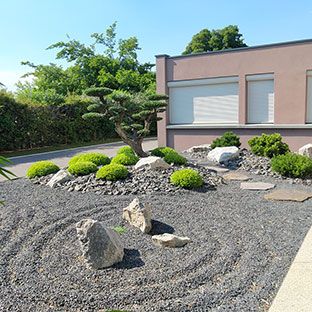 Aménagement jardin japonais par le Paysagiste Vert et Bois à Romans-sur-Isère dans la Drôme des collines