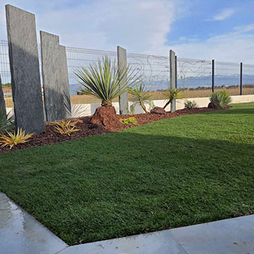Cours et allée aménagement dans la Drôme et rhone-alpes par le paysagiste Vert et Bois