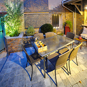 Conception d'une terrasse avec dalles par le paysagiste Vert et Bois à Mours Saint-Eusèbe dans le département de la Drôme 26