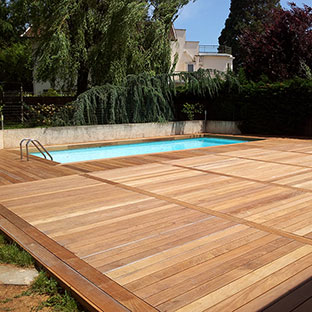 Aménagement d'une terrasse en bois par le paysagiste vert et Bois à Romans-sur-Isère, st-Donnat et Mours dans la Drôme